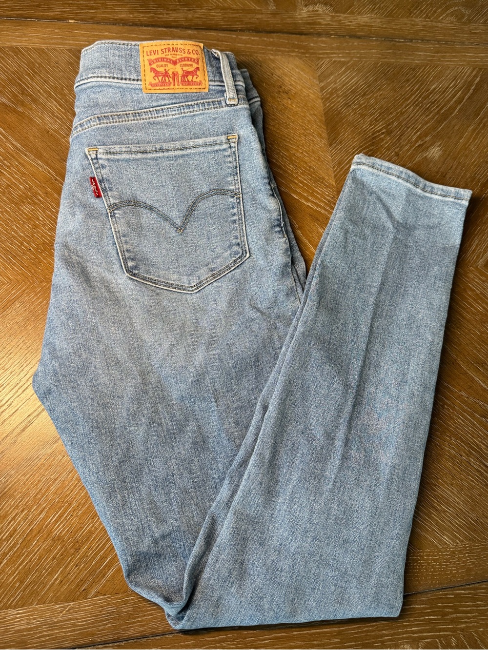 Levi's Women’s Size 29 Classic Light Wash 311 Shaping Skinny Jeans Stretchy